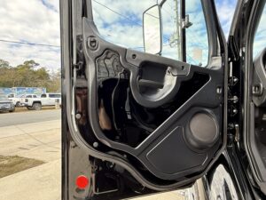 2015_Freighliner_M2_112_Sportchassis_2493_4006