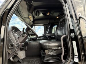 2015_Freighliner_M2_112_Sportchassis_2493_4007